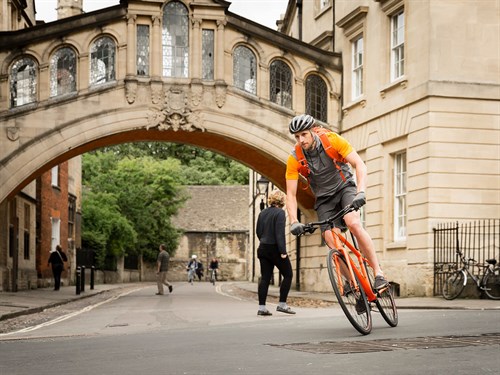 2018 Whyte Shoreditch urban commuter bike in street under bridge.jpg