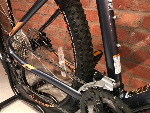 2018 GT Avalance Comp hardtail mountain bike rear end close up.jpg